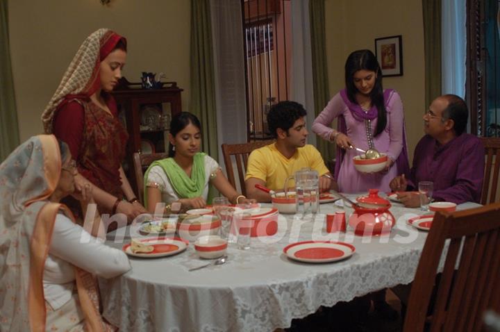 Pratigya family having their dinner