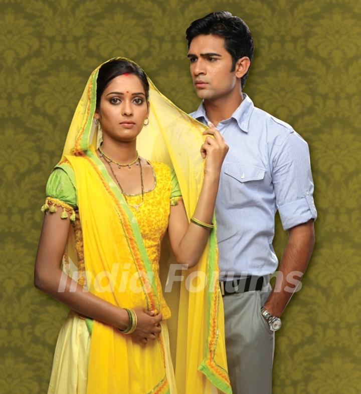 Amber and Dhaani in the show aSajan Ghar Jaana Hai