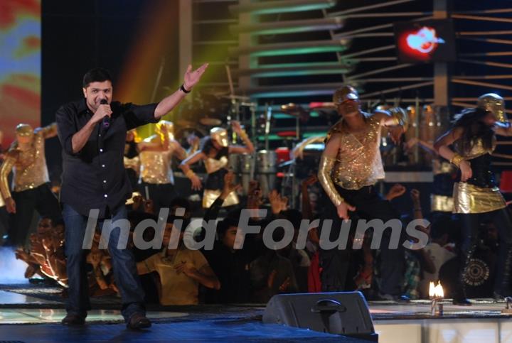 Himesh captain performing for Music Ka Maha Muqabla