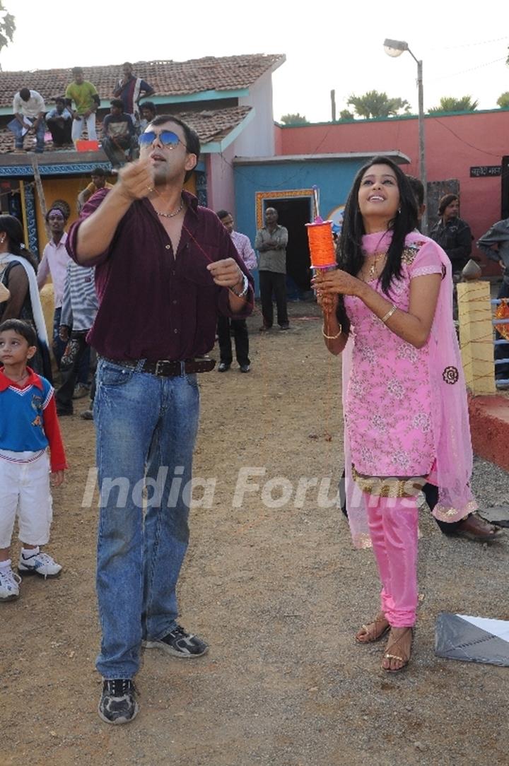 Sumeet and Mugdha flying kite