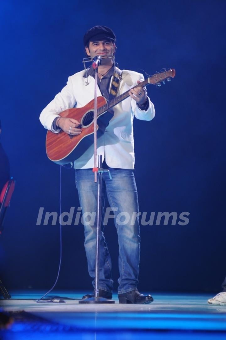 Mohit Chauhan in the show Music Ka Maha Muqqabla