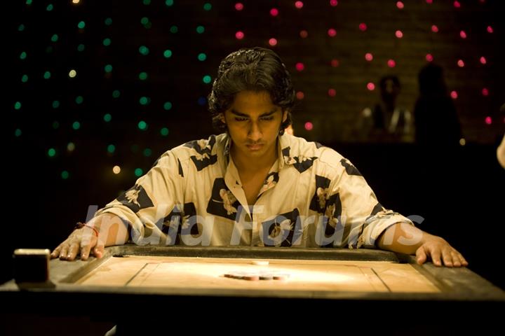 Siddharth Narayan constantly looking in carrom