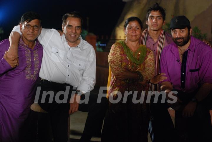 Dharmendra and Sunny Deol in tv show Mahayatra Rishton Ka Anokha Safar