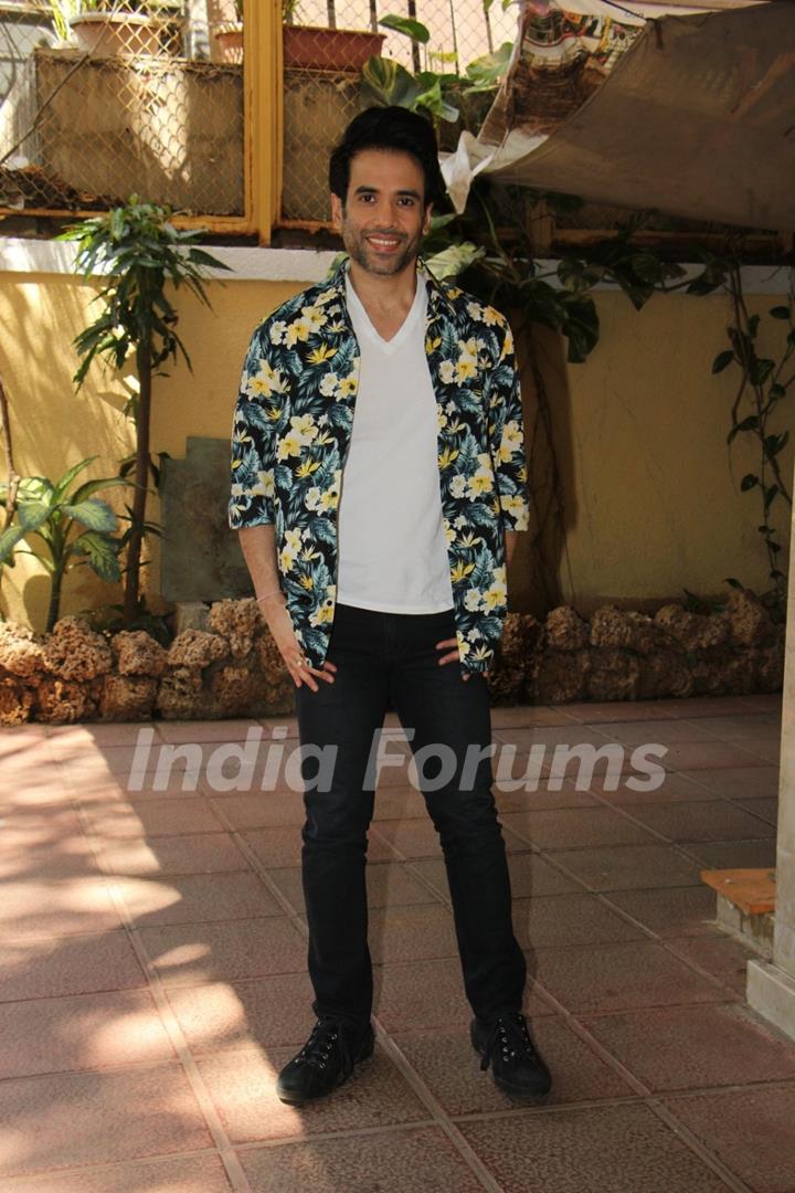 Tushar Kapoor Celebrates Holi at his Residence