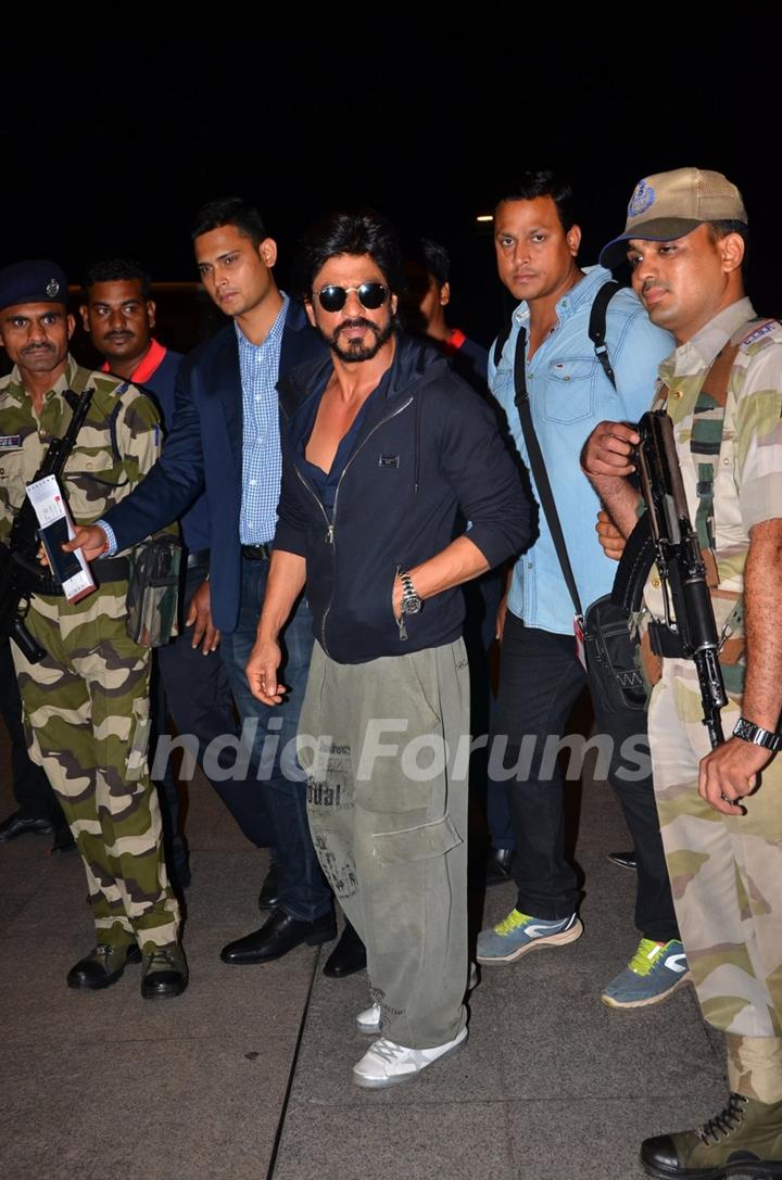 Shah Rukh Khan Leaves for TOIFA Awards