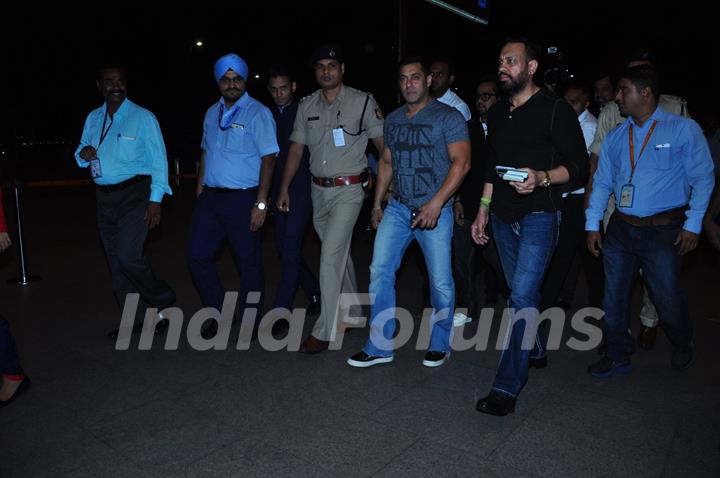 Salman Khan Snapped at Airport