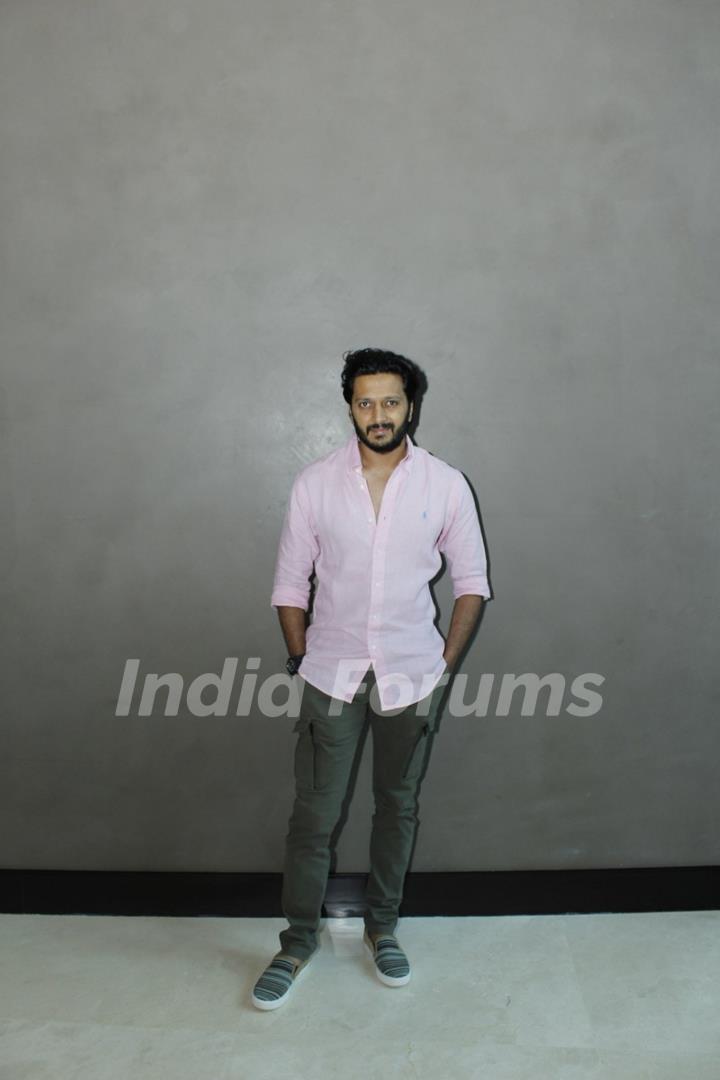 Riteish Deshmukh Leaves for TOIFA Awards