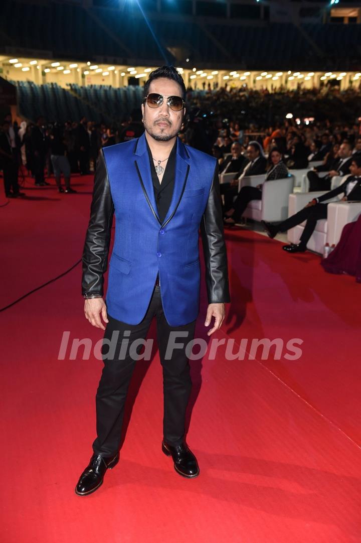 Mika Singh at TOIFA 2016