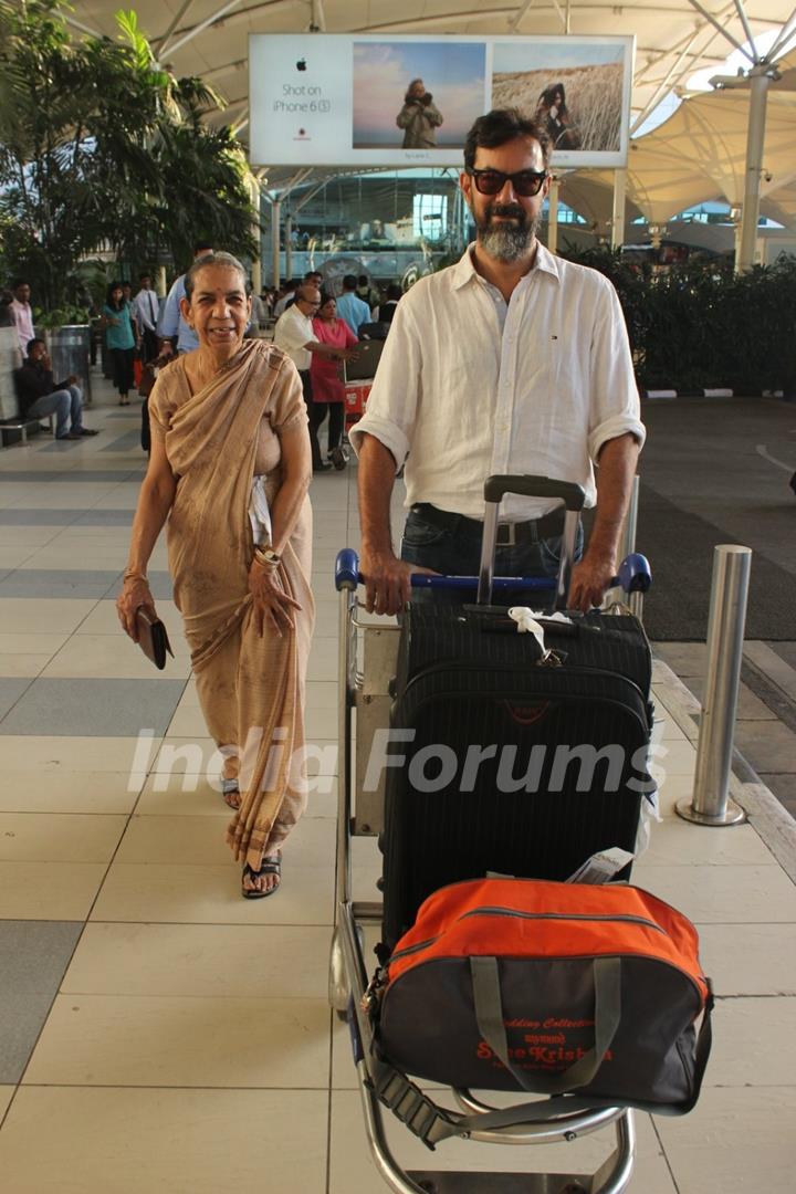 Rajat Kapoor Snapped at Airport