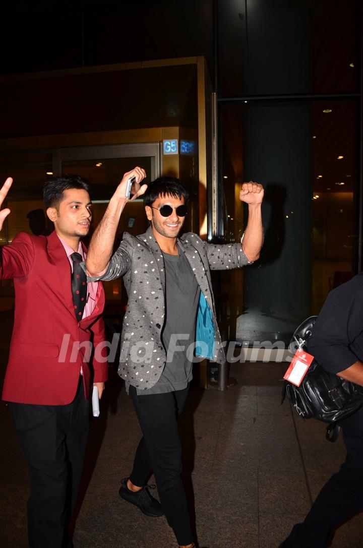 Ranveer Singh Snapped While Leaving for TOIFA