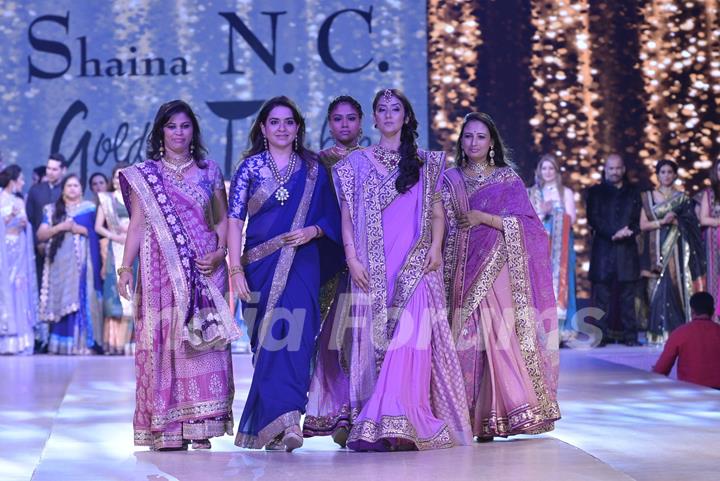 Shaina NC with Mansiha Koirala on Ramp of CPAA Fevicol Show