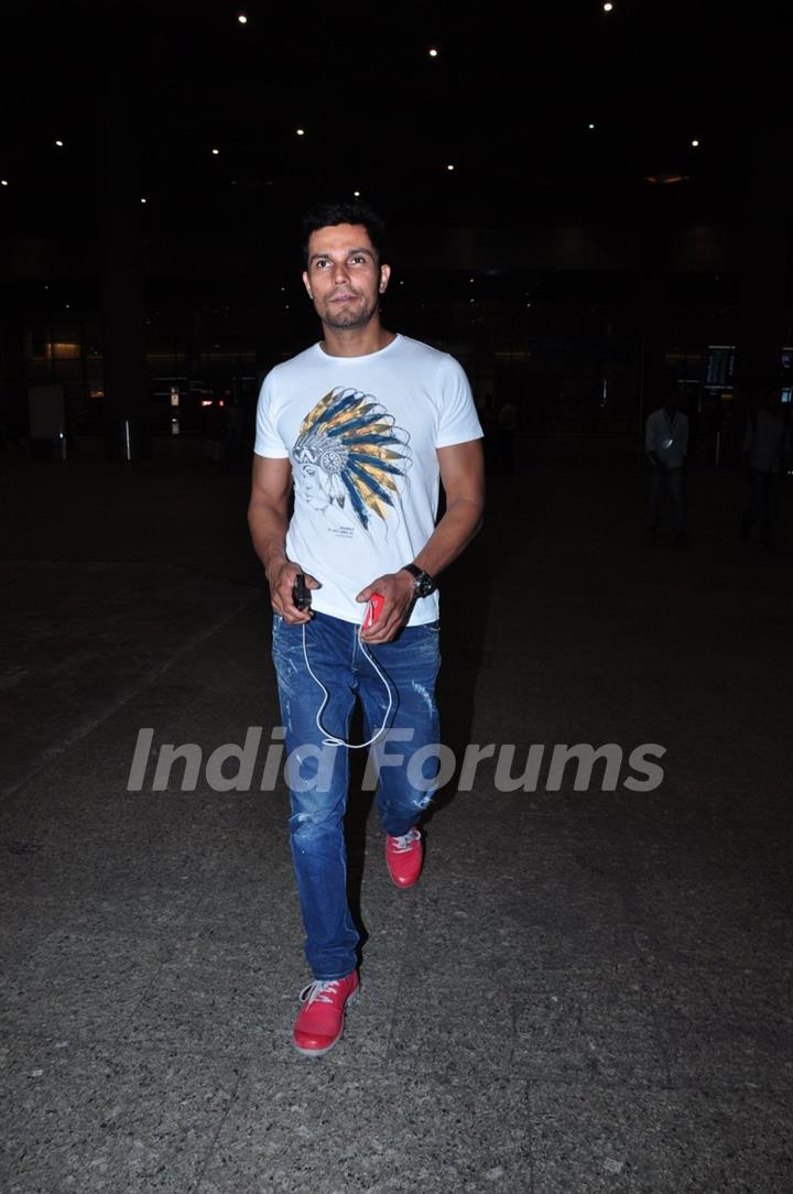 Dino Morea Snapped at Airport