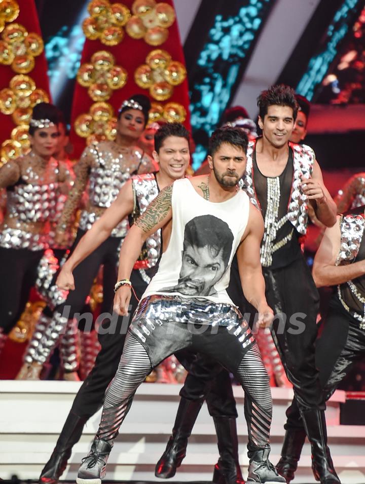 Varun Dhawan Performs at TOIFA Awards