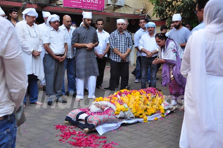 Celebs at Dara Singh's Mother's Funeral