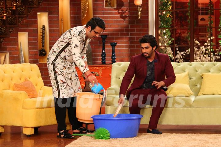 Arjun Kapoor Promotes Ki & Ka on Comedy Nights Live