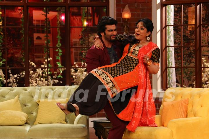 Arjun Kapoor Promotes Ki & Ka on Comedy Nights Live