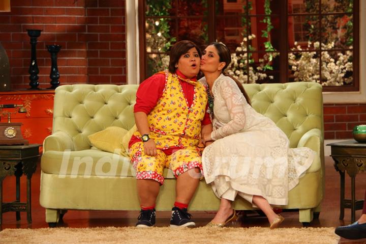 Kareena Kapoor Promotes Ki & Ka on Comedy Nights Live