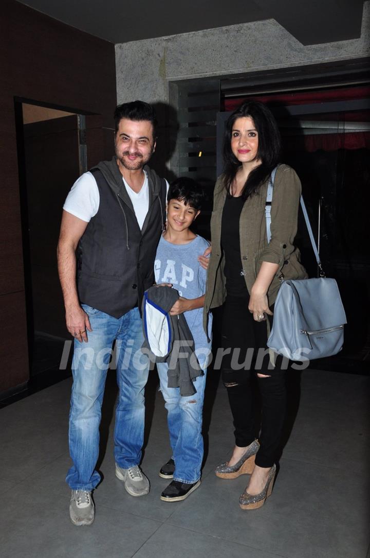 Sanjay Kapoor with family at Special Screening of Batman V Superman