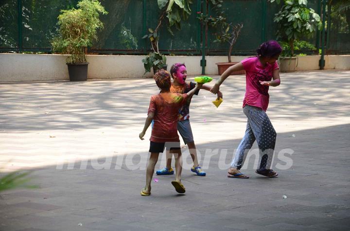Sanjay Dutt's Kids Iqra Dutt and Shahraan Dutt Play Holi