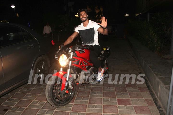 Vidyut Jamwal at Special Screening of Batman V Superman