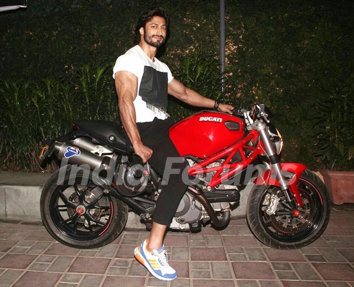 Vidyut Jamwal at Special Screening of Batman V Superman