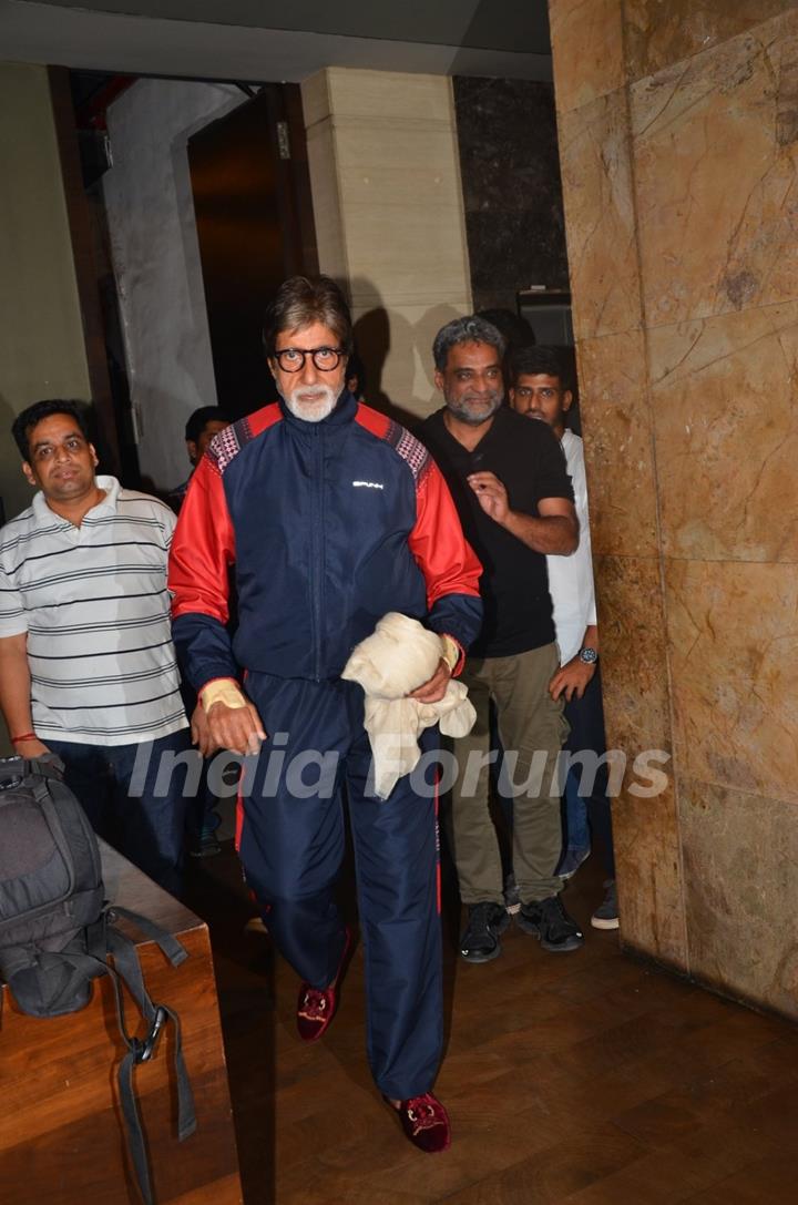 Amitabh Bachchan with R Balki at Special Screening of 'Ki and Ka'