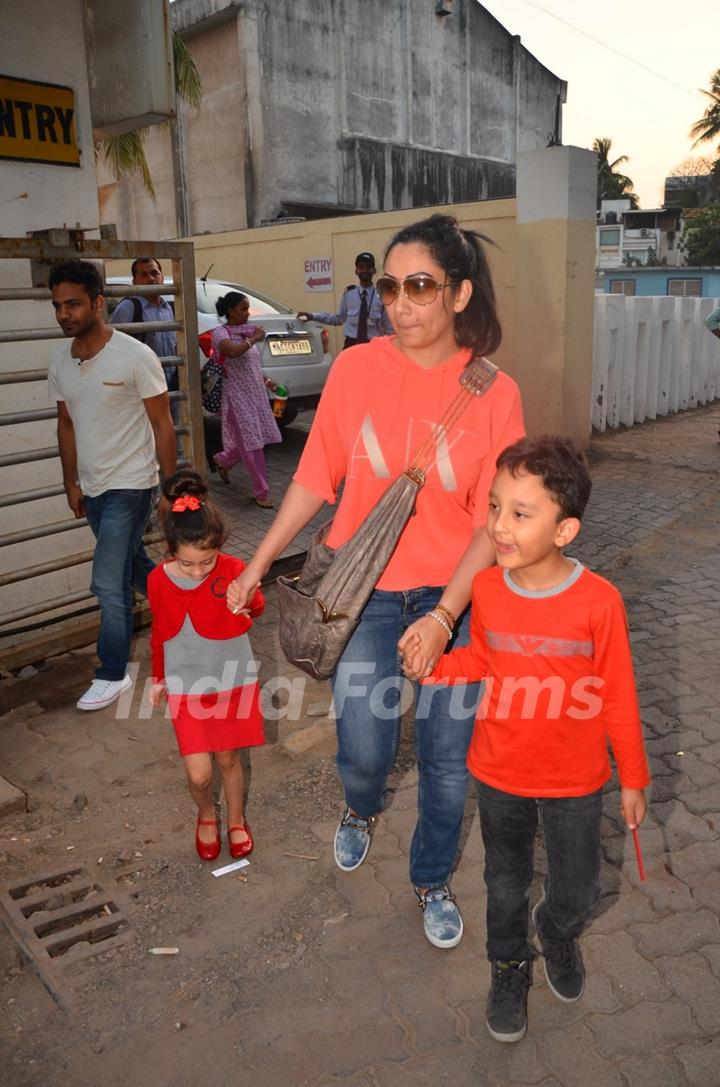 Manyata Dutt with kids Iqra Dutt and Shahraan Dutt