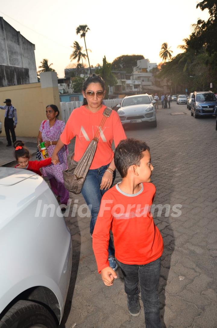 Manyata Dutt with kids Iqra Dutt and Shahraan Dutt