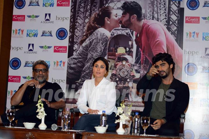 Actors Kareena Kapoor and Arjun Kapoor with director R. Balki at the Press Meet of Ki and Ka