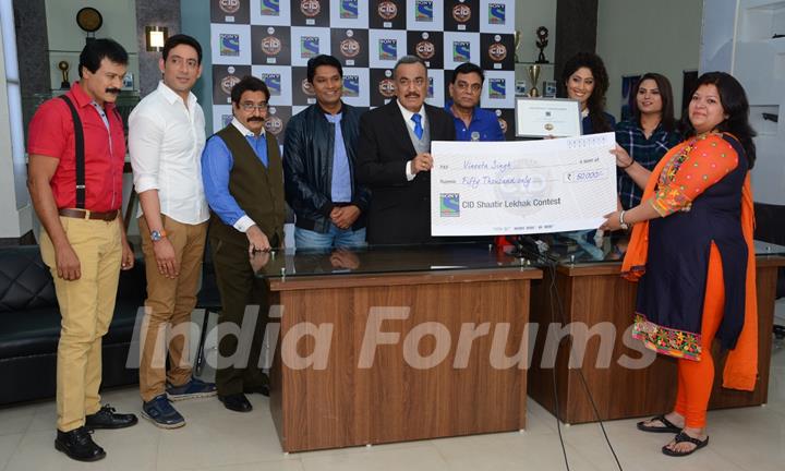 CID Felicitate the Winners of 'Shaatir Lekhak' Contest