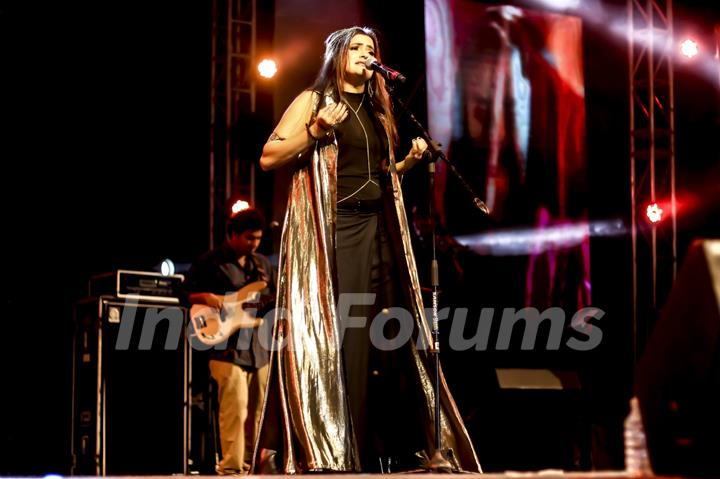 Sona Mohapatra Performs Live at H.A Grounds Pune