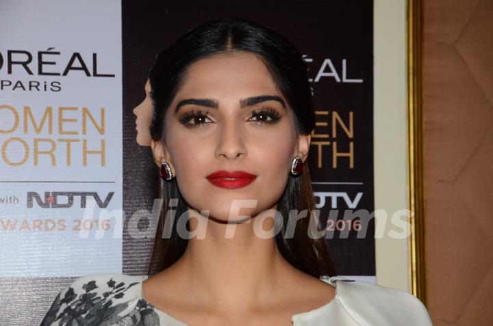 Sonam Kapoor at NDTV L'Oreal Paris 'Women of Worth Awards'