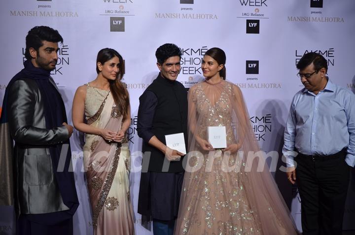 Arjun Kapoor, Kareena Kapoor, Manish Malhotra and Jacqueline Fernandes at Lakme Fashion Show 2016