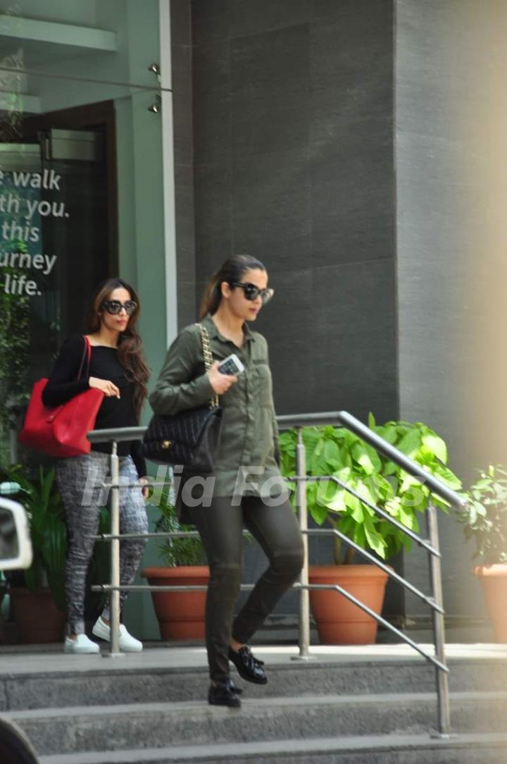 Malaika Arora Khan and Amrita Arora Visits Arpita Khan at Hinduja Hospital