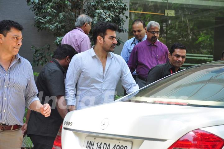 Arbaaz Khan Visits Arpita Khan at Hinduja Hospital