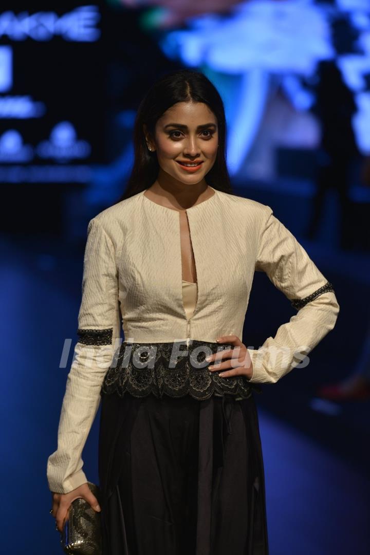 Shriya Saran at Lakme Fashion Show 2016