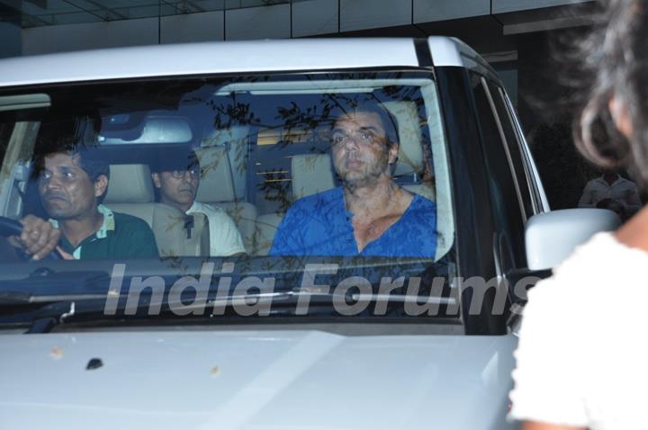 Sohail Khan Visits Arpita Khan at Hinduja Hospital