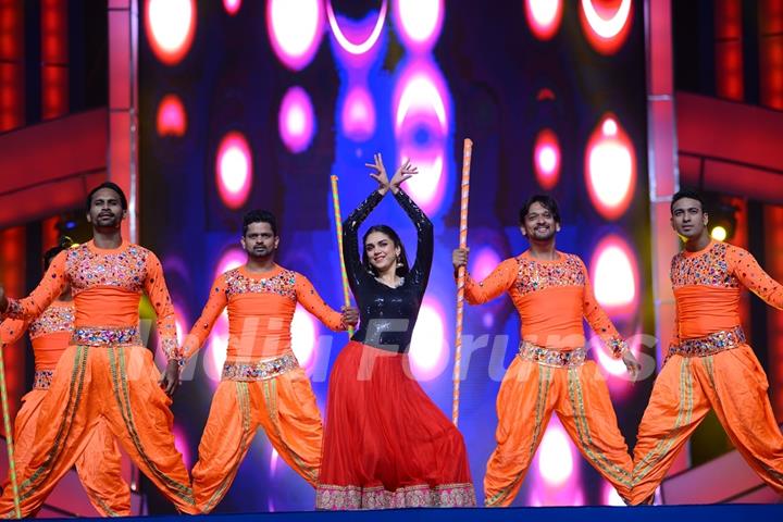 Aditi Rao Hydari performs at Umang 2016