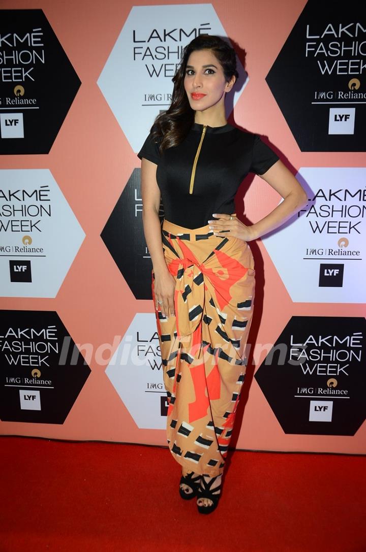 Sophie Choudry at Lakme Fashion Show 2016 - Day 4