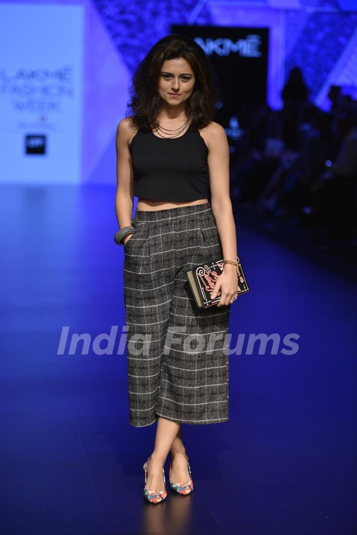 Riddhi Dogra at Lakme Fashion Show 2016