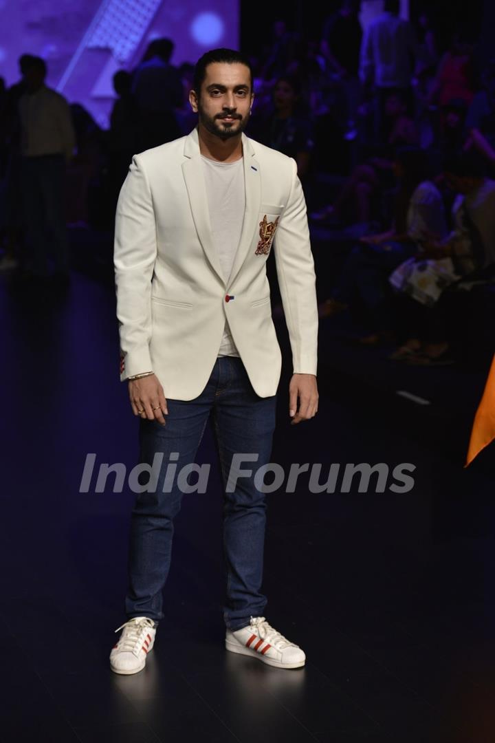 Sunny Singh at Lakme Fashion Show 2016