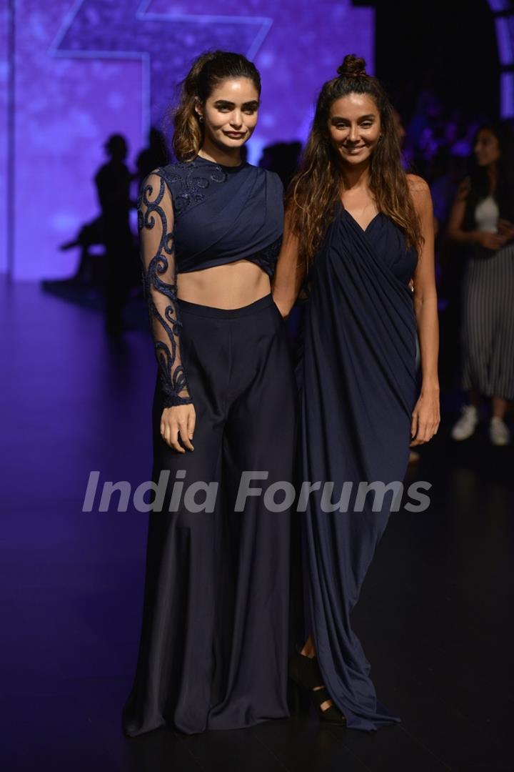 Shibani Dandekar at Lakme Fashion Show 2016 - Day 5