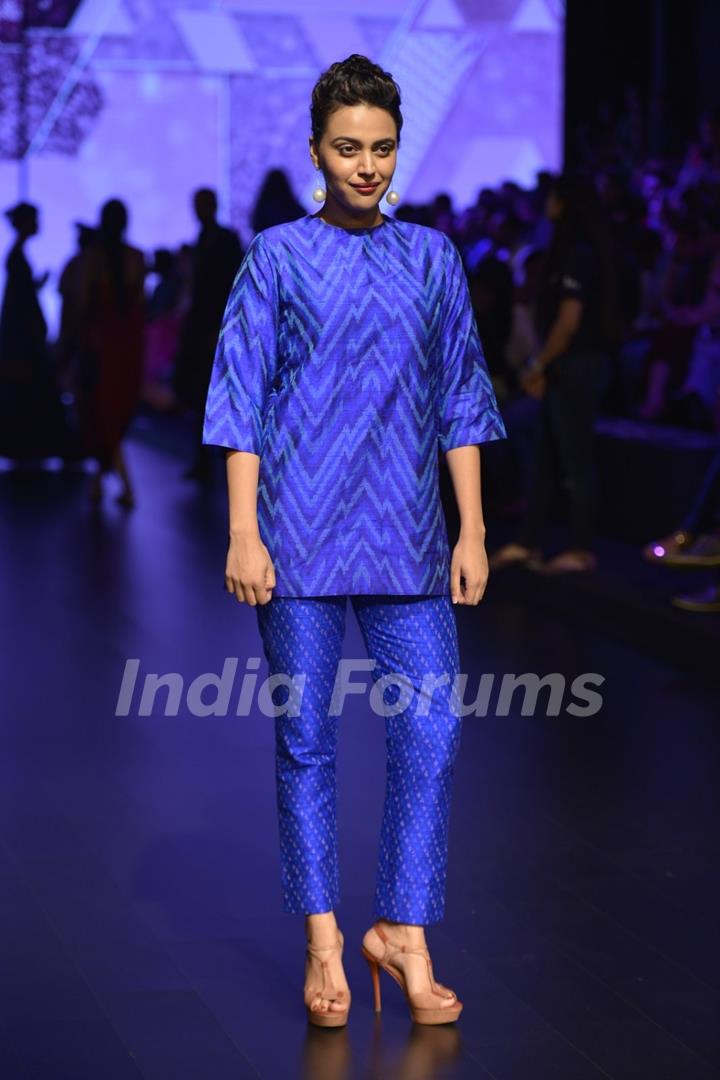 Swara Bhaskar at Lakme Fashion Show 2016 - Day 5