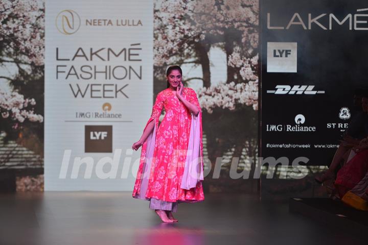 Pernia Qureshi at Lakme Fashion Show 2016 - Day 5