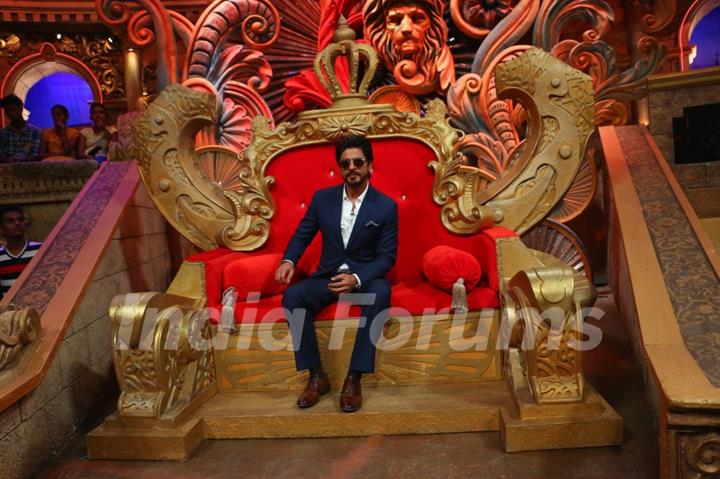 Shah Rukh Khan at Promotions of 'Fan' on 'Comedy Nights Bachao!