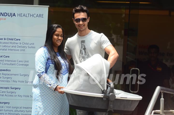 Arpita Khan and Aayush Sharma Leaves hospital with baby Ahil