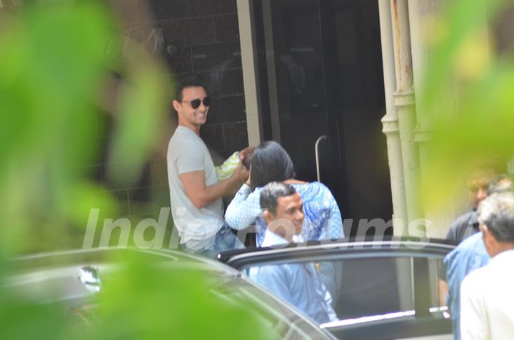 Arpita Khan and Aayush Sharma arrives at Galaxy apartment with baby Ahil
