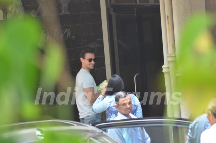 Arpita Khan and Aayush Sharma arrives at Galaxy apartment with baby Ahil