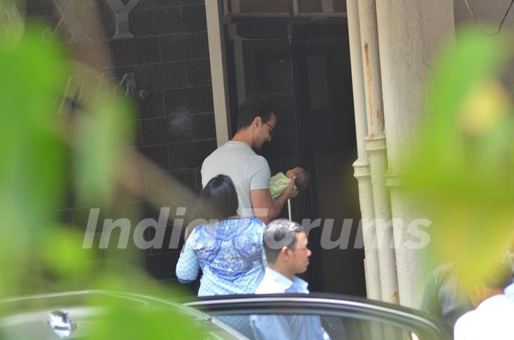 Arpita Khan and Aayush Sharma arrives at Galaxy apartment with baby Ahil