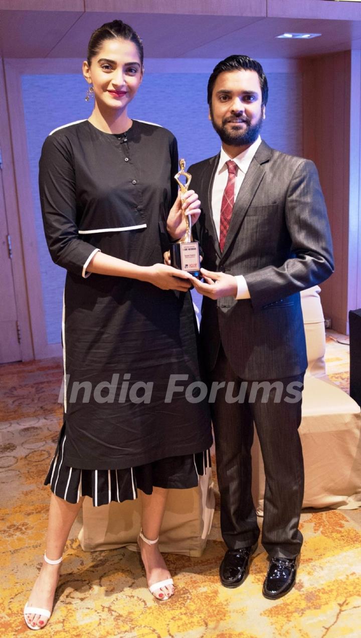 Sonam Kapoor at 'I am Woman' Award Ceremony